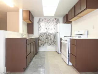 Photo #2: 2289814 Listing