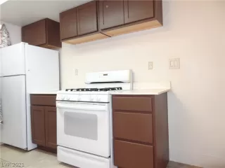 Photo #4: 2289814 Listing