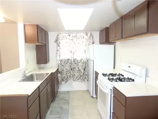 Photo #5: 2289814 Listing