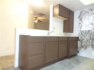 Photo #6: 2289814 Listing