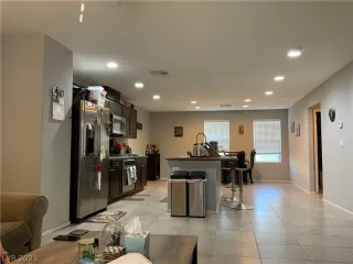 Photo #4: 2289816 Listing