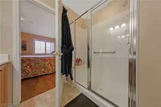 Photo #5: 2289818 Listing