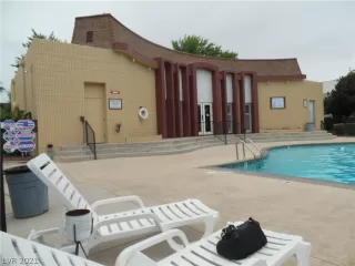 Photo #2: 2289839 Listing