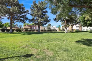 Photo #5: 2289839 Listing