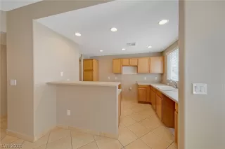 Photo #5: 2289848 Listing