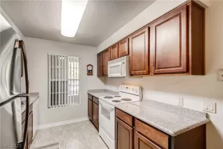 Photo #3: 2289863 Listing