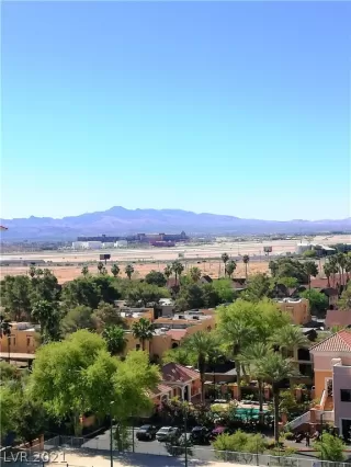 Photo #2: 2289874 Listing