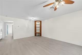 Photo #4: 2289894 Listing