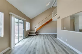 Photo #5: 2289939 Listing