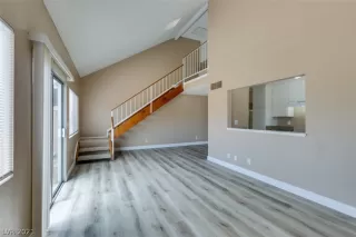 Photo #6: 2289939 Listing