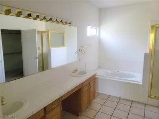 Photo #5: 2289941 Listing 