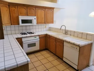 Photo #6: 2289941 Listing 