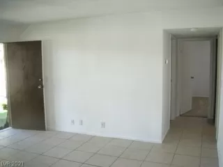 Photo #4: 2289949 Listing