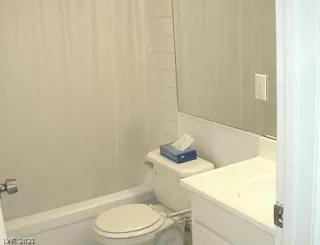 Photo #5: 2289949 Listing