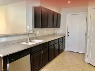 Photo #5: 2289976 Listing 