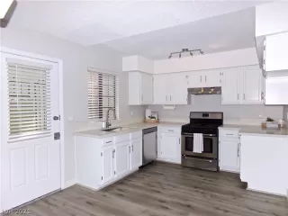 Photo #1: 2289987 Listing