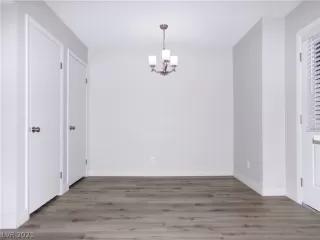 Photo #2: 2289987 Listing