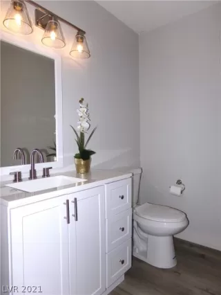 Photo #3: 2289987 Listing