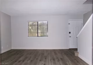 Photo #5: 2289987 Listing