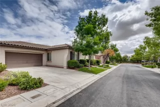 Photo #1: 2289988 Listing