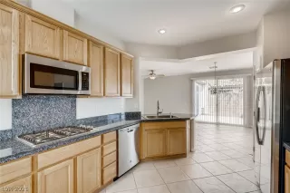 Photo #3: 2289988 Listing