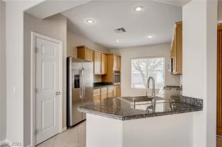 Photo #4: 2289988 Listing