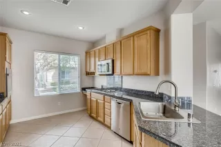 Photo #5: 2289988 Listing