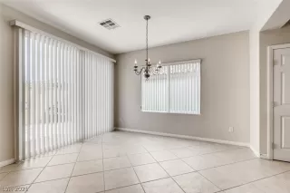 Photo #6: 2289988 Listing