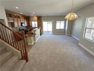 Photo #4: 2290075 Listing 