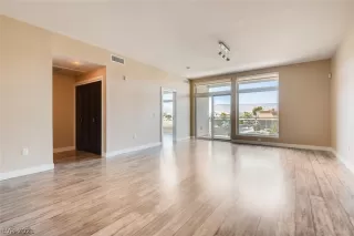 Photo #4: 2290118 Listing