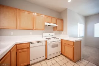 Photo #3: 2290168 Listing