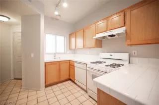 Photo #4: 2290168 Listing