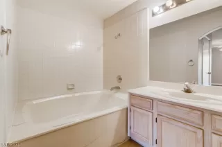 Photo #6: 2290186 Listing 