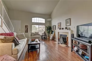 Photo #3: 2290205 Listing