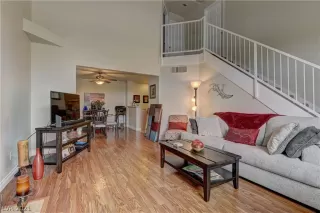 Photo #4: 2290205 Listing
