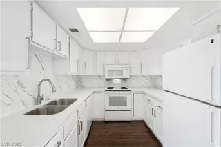 Photo #1: 2290253 Listing