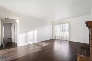 Photo #4: 2290253 Listing