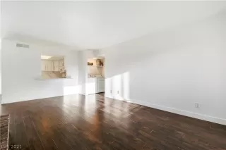 Photo #6: 2290253 Listing