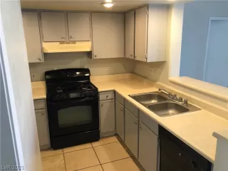 Photo #5: 2290265 Listing 