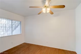 Photo #5: 2290293 Listing 