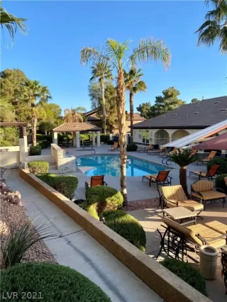 Photo #1: 2290294 Listing