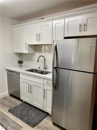 Photo #4: 2290294 Listing