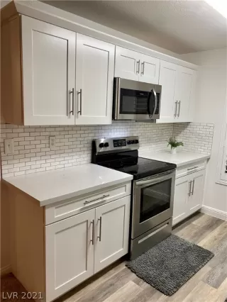 Photo #5: 2290294 Listing