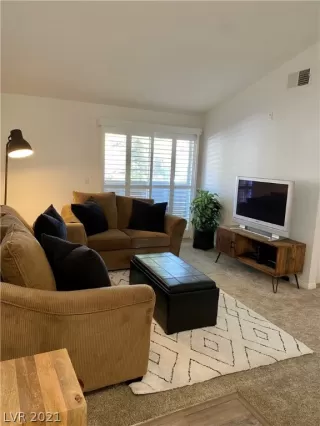 Photo #6: 2290294 Listing