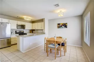 Photo #5: 2290301 Listing