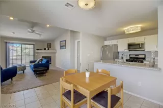 Photo #6: 2290301 Listing