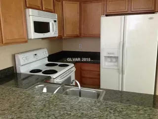 Photo #6: 2290305 Listing