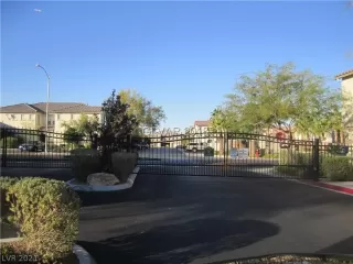 Photo #2: 2290360 Listing