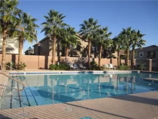 Photo #3: 2290360 Listing