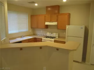 Photo #5: 2290360 Listing